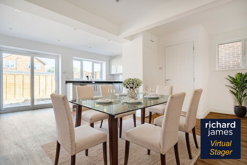 Property photo 3 of 8 Kitchen1