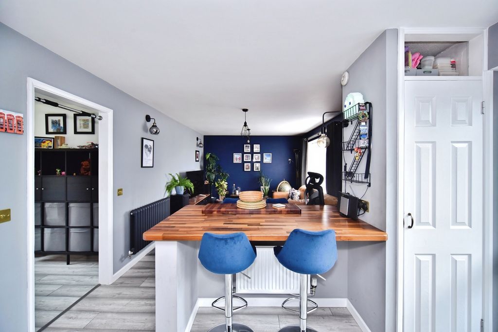 Property photo 1 of 10 Pbox-Img.Jpg