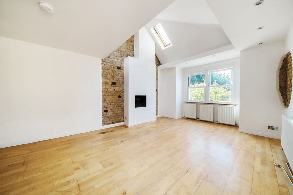 Property photo 3 of 14 1339985-2-689B0B7...