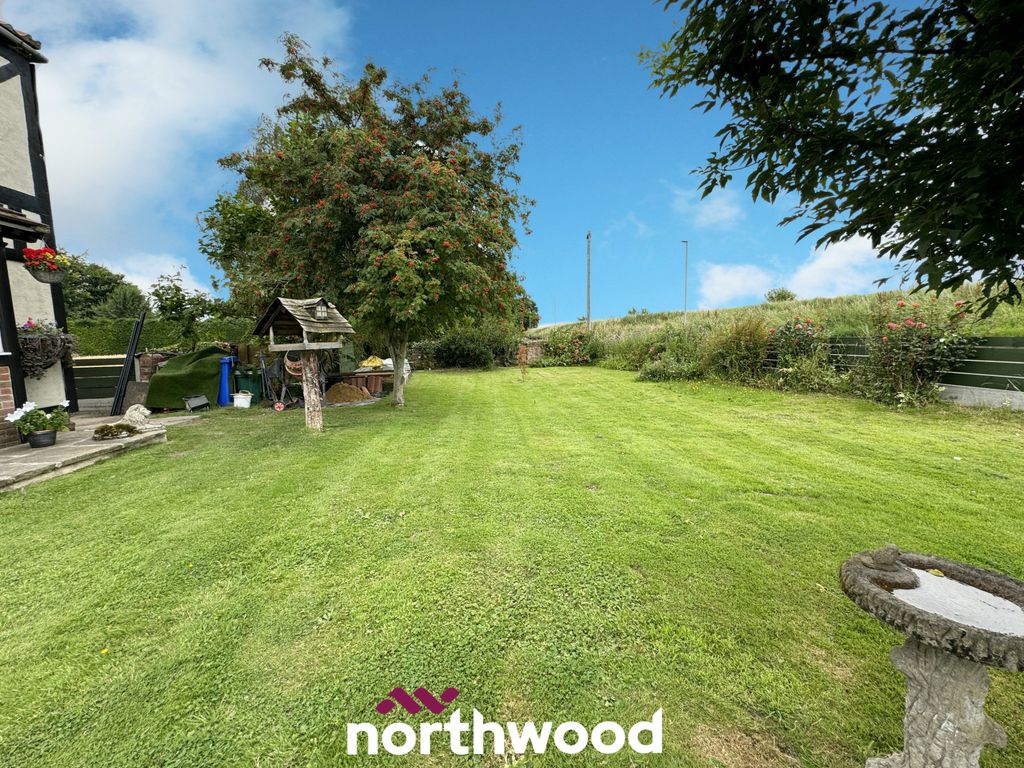 Property photo 2 of 33