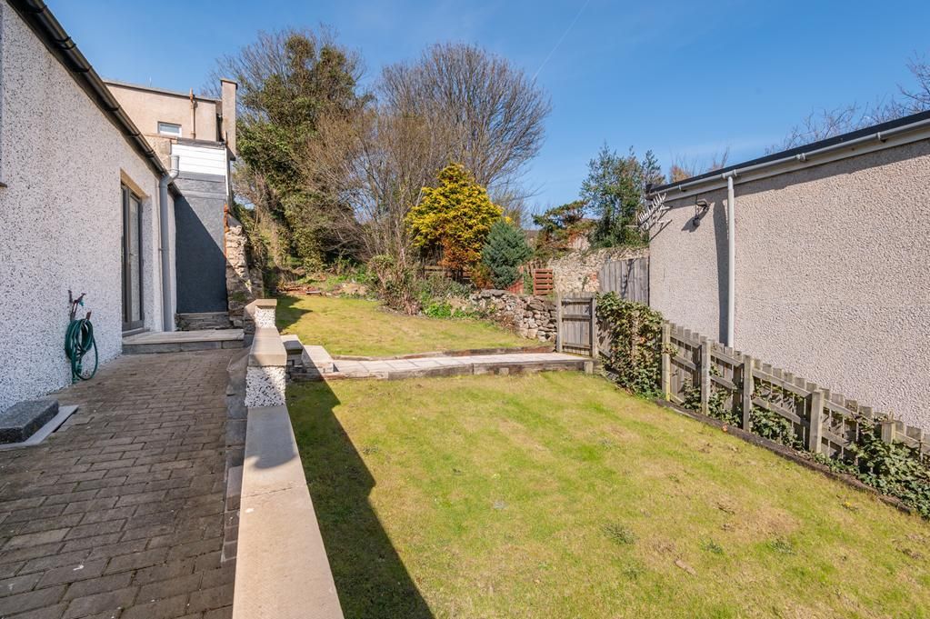 Property photo 2 of 14 Lev1442Pem Garden.Jpg