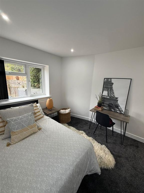 Property photo 2 of 11 Bedroom 2 - Image 4.Jpeg