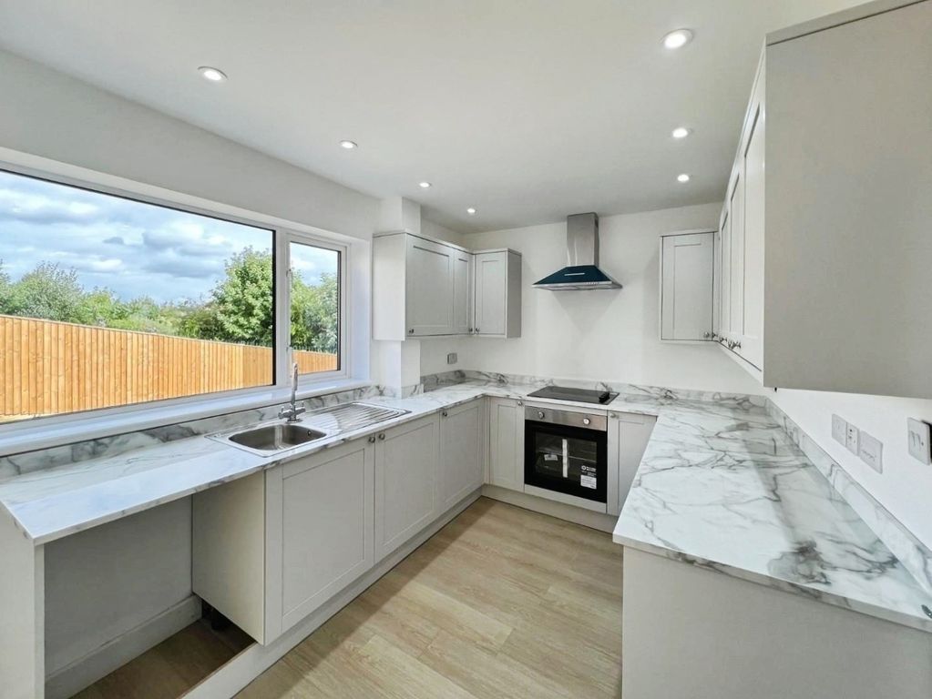 Property photo 2 of 16 Pbox-Kitchen-322898.Jpg