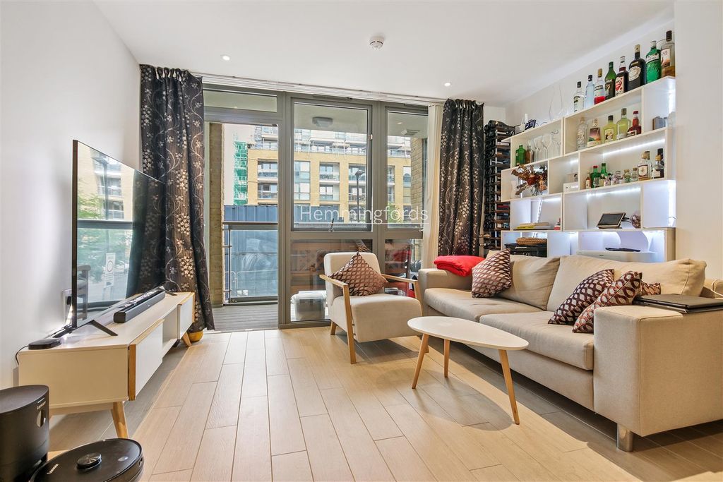 Property photo 2 of 15 02-76849 - Am - Flat 2, 3 Ann Street N1 7 Ff-6-Log