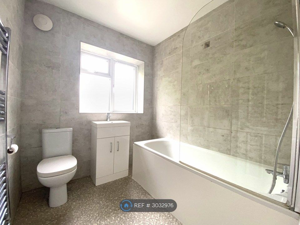 Property photo 2 of 10 Bathroom