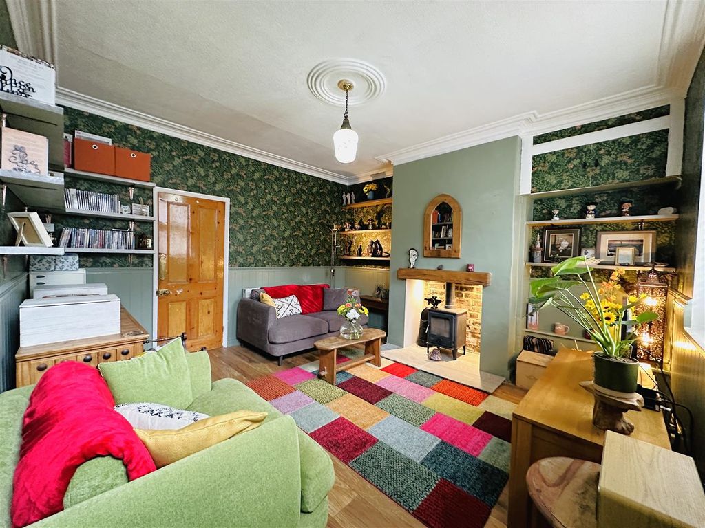 Property photo 2 of 16 Lounge