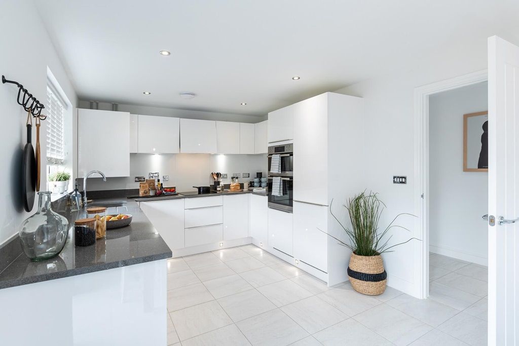 Property photo 3 of 11 A Modern, Easy To Clean Kitchen