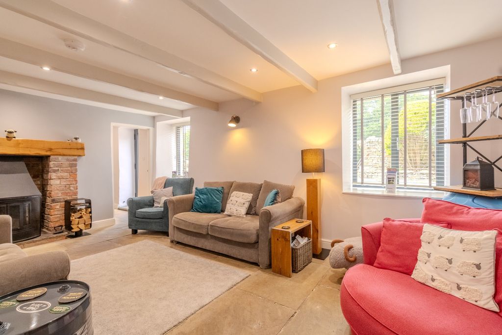 Property photo 2 of 14 5292332