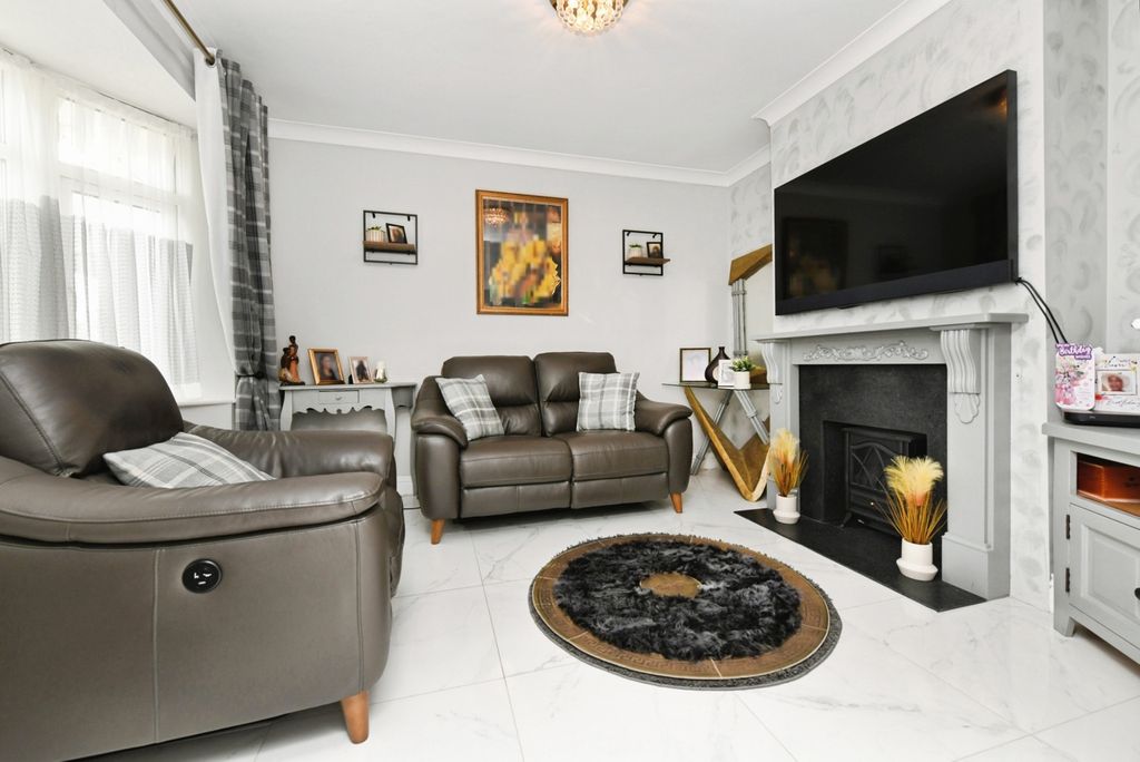 Property photo 3 of 15 Pbox-Img.Jpg