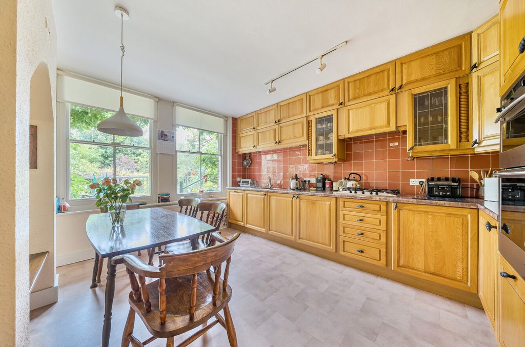 Property photo 3 of 26 1360290-14-68d6A9...