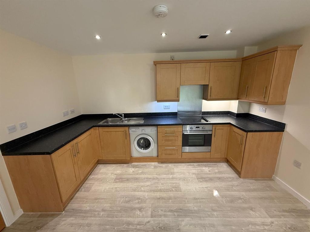 Property photo 3 of 14 Kitchen