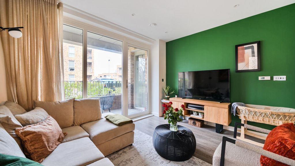 Property photo 1 of 18