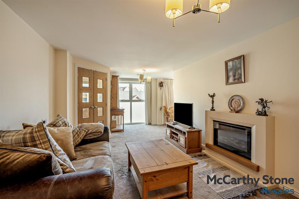 Property photo 3 of 15 Living Room