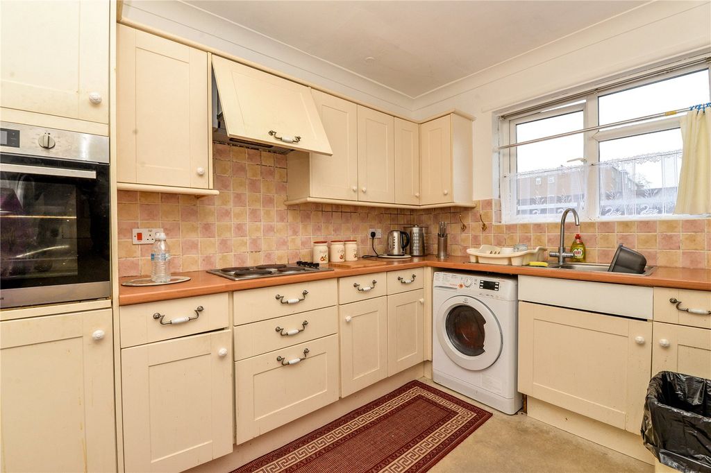 Property photo 2 of 19 Picture No. 25
