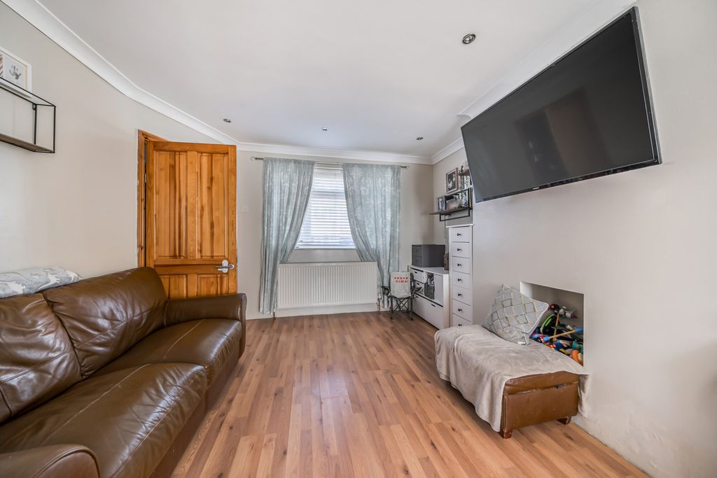 Property photo 2 of 18 Reception