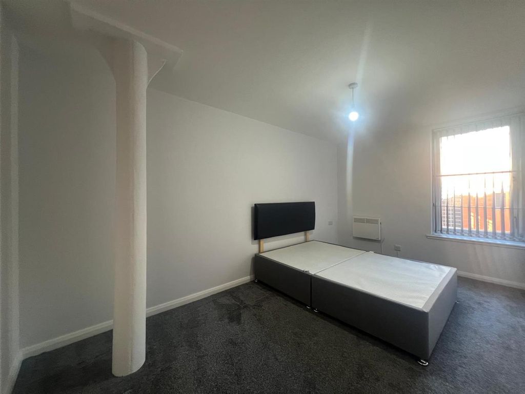 Property photo 2 of 7 Bedroom.Jpg