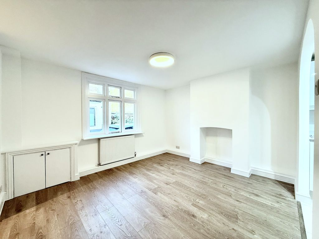 Property photo 2 of 6 Living/ Dining