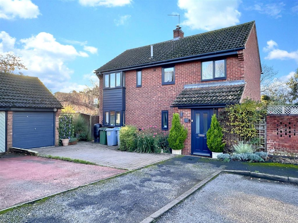 Property photo 1 of 17 Front Aspect 953