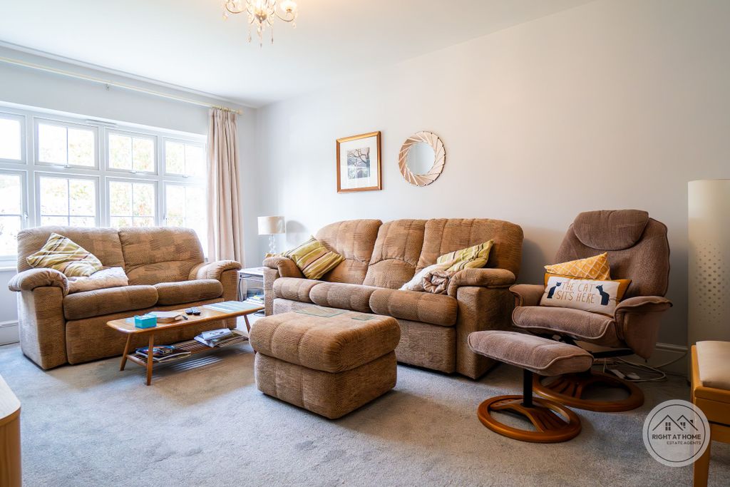 Property photo 2 of 35