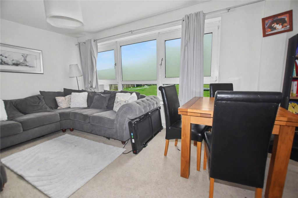 Property photo 3 of 10 Picture No. 02