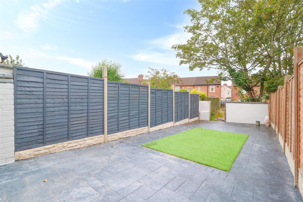 Property photo 2 of 22 St Margaret Road Garden.Jpg