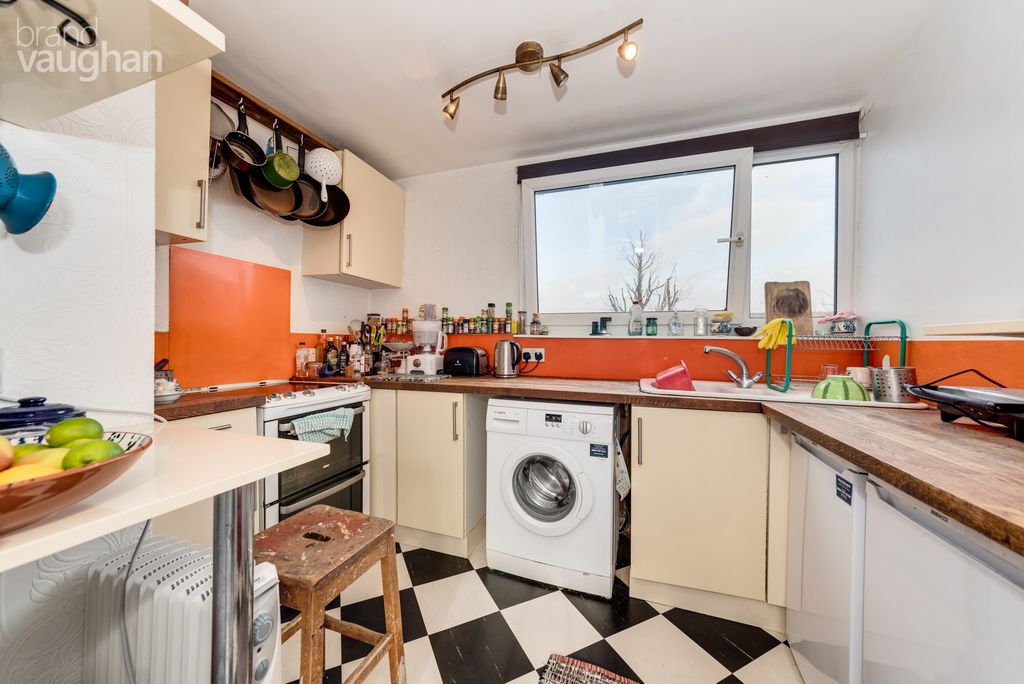 Property photo 3 of 5 Kitchen