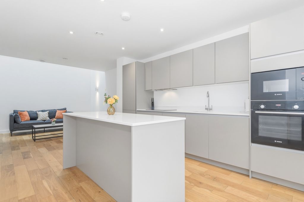 Property photo 2 of 27