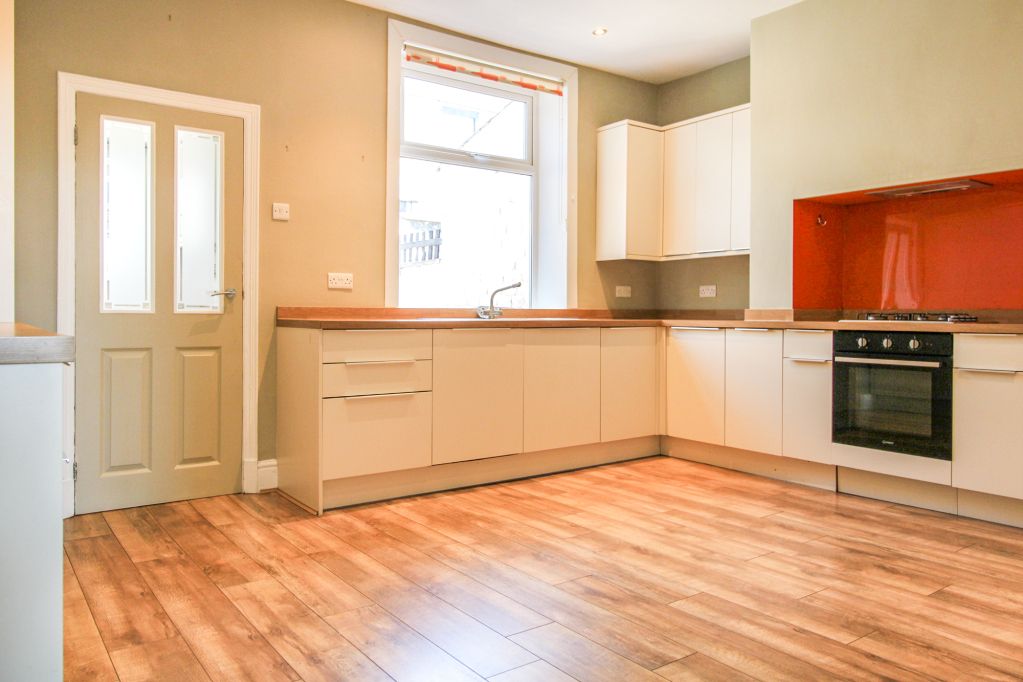 Property photo 3 of 14 Dining Kitchen