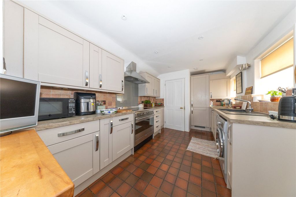 Property photo 3 of 15 Kitchen