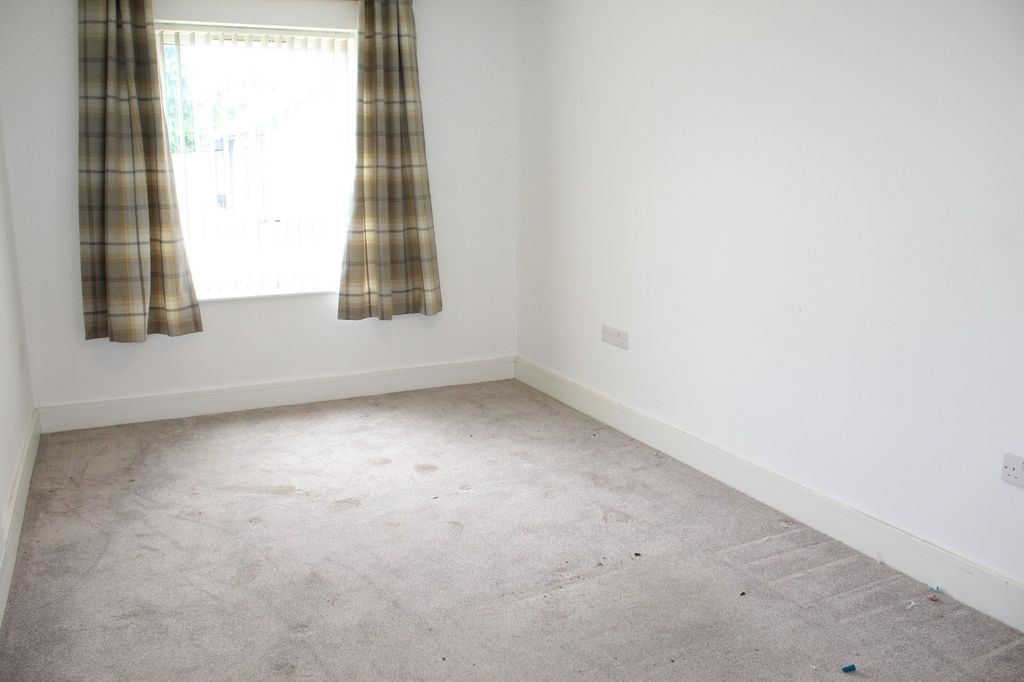 Property photo 2 of 5 Bedroom 1