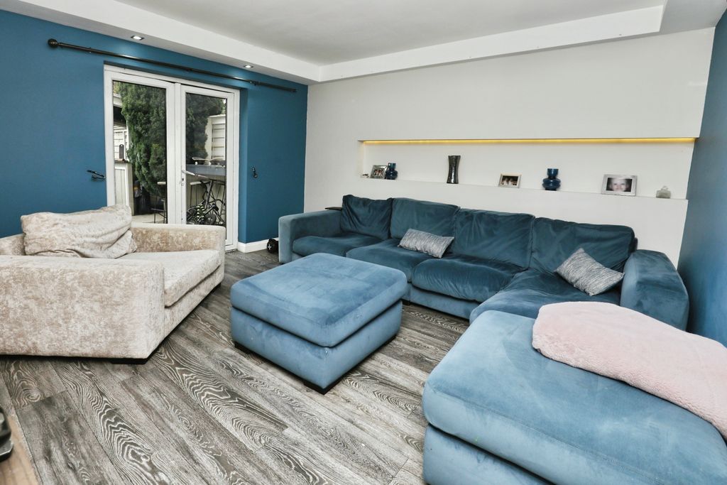 Property photo 3 of 15