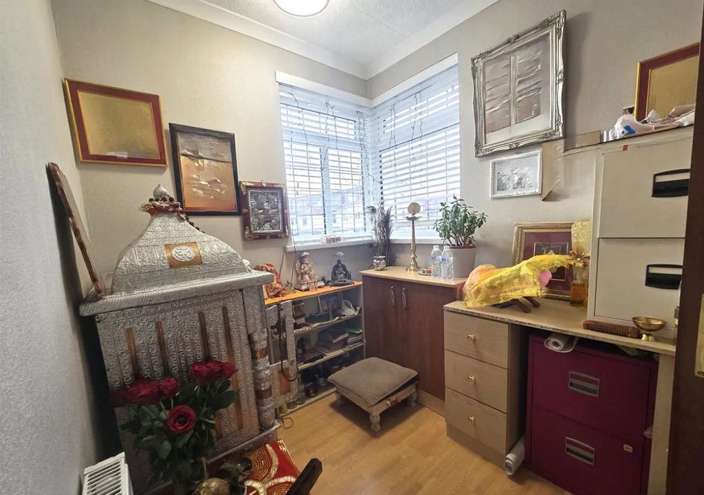 Additional image 17 of 5 bed semi-detached house for saleGledwood Gardens, Hayes UB4