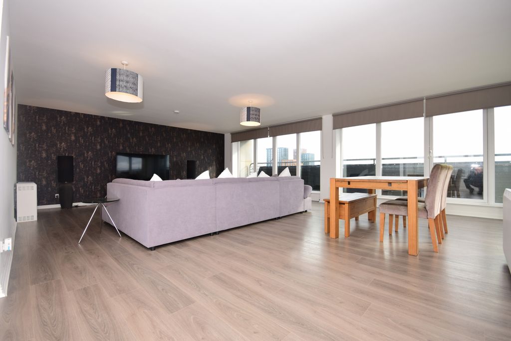 Property photo 2 of 20 Lounge/Dining