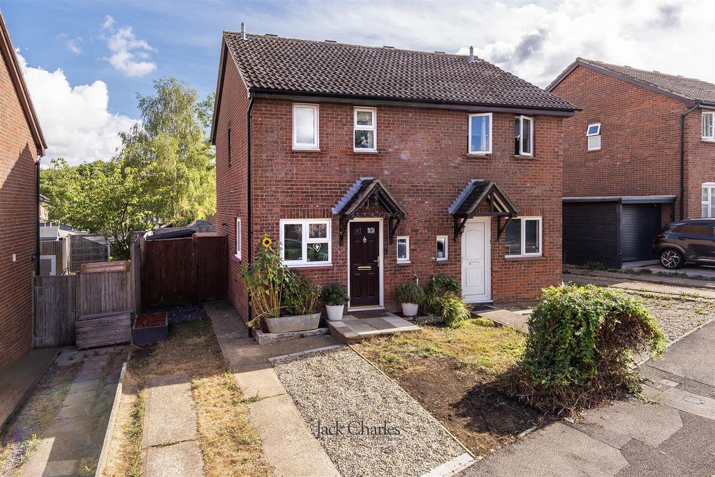 Property photo 1 of 12 5 Hawthorn Walk, Tn2 3Uh 001.Jpg