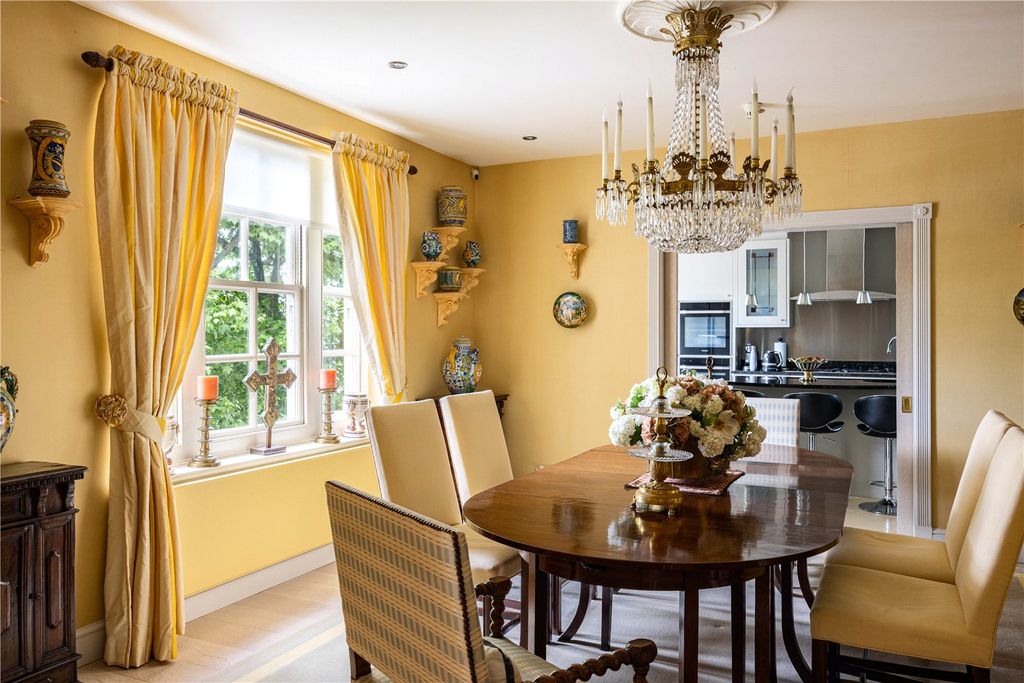 Property photo 3 of 9 Dining Room