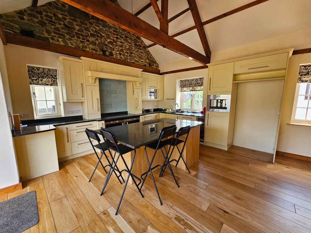Property photo 2 of 31