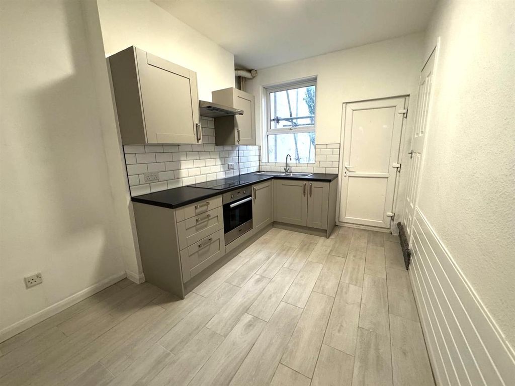 Property photo 3 of 11 Kitchen/ Diner Pic 1