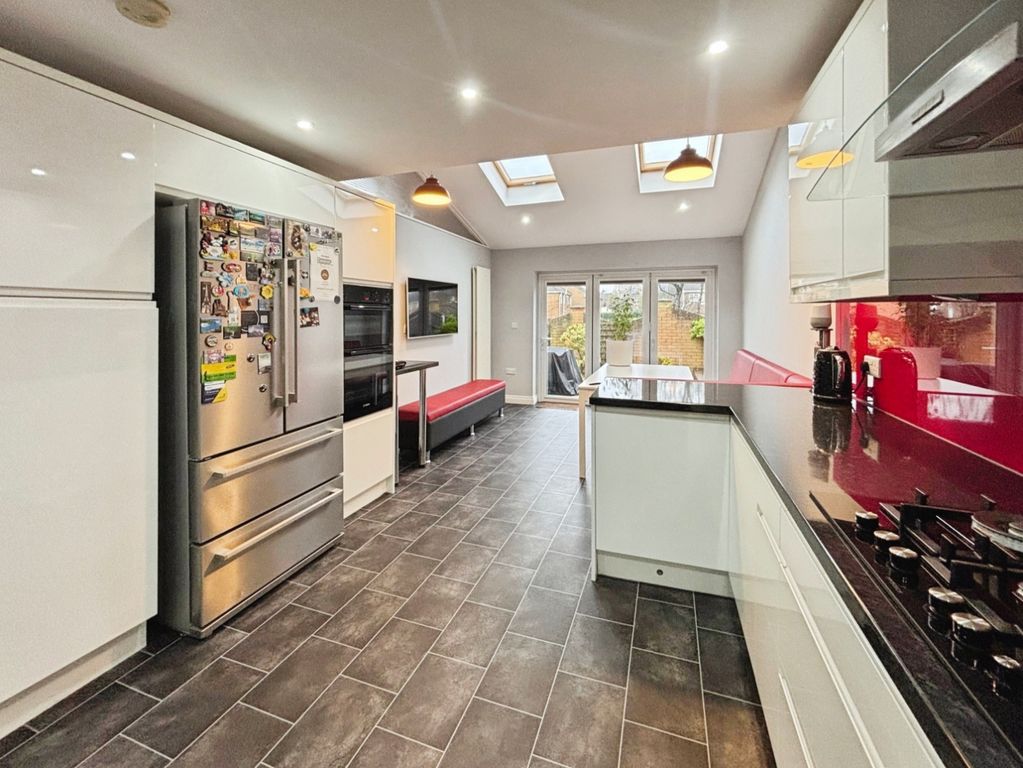 Property photo 2 of 12 Kitchen Dinner