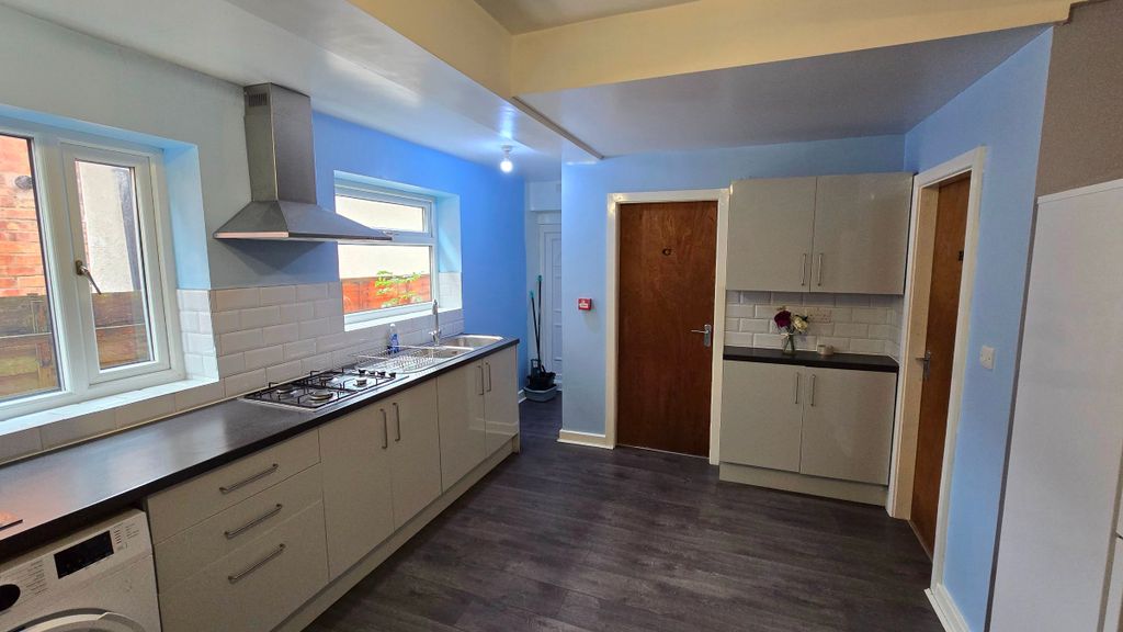 Property photo 2 of 30