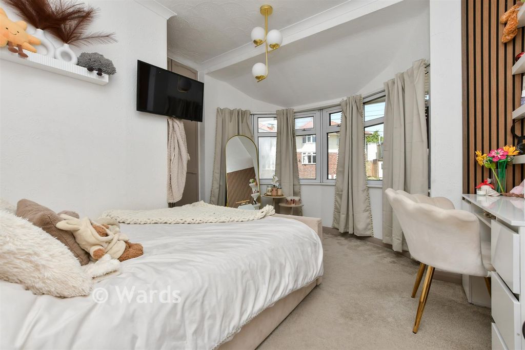 Property photo 1 of 16 Bedroom 1