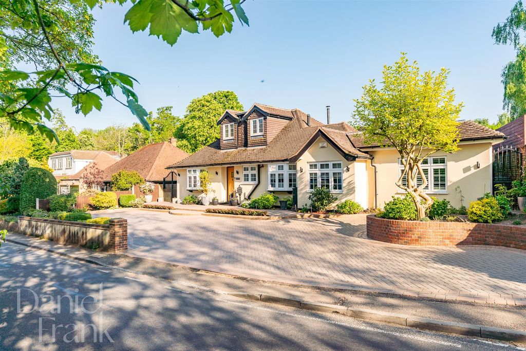 Property photo 1 of 33
