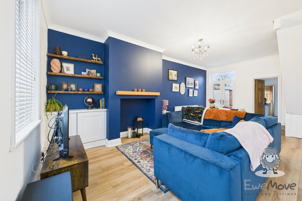 Property photo 2 of 11 2