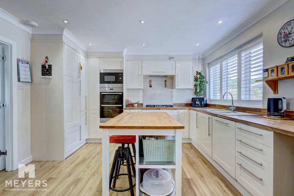 Property photo 2 of 43