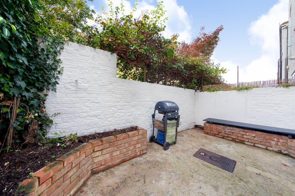Property photo 2 of 7