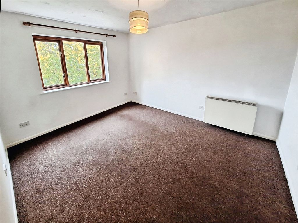 Property photo 2 of 8 Lounge One