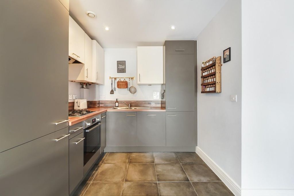 Property photo 3 of 14 Sherbrook Way