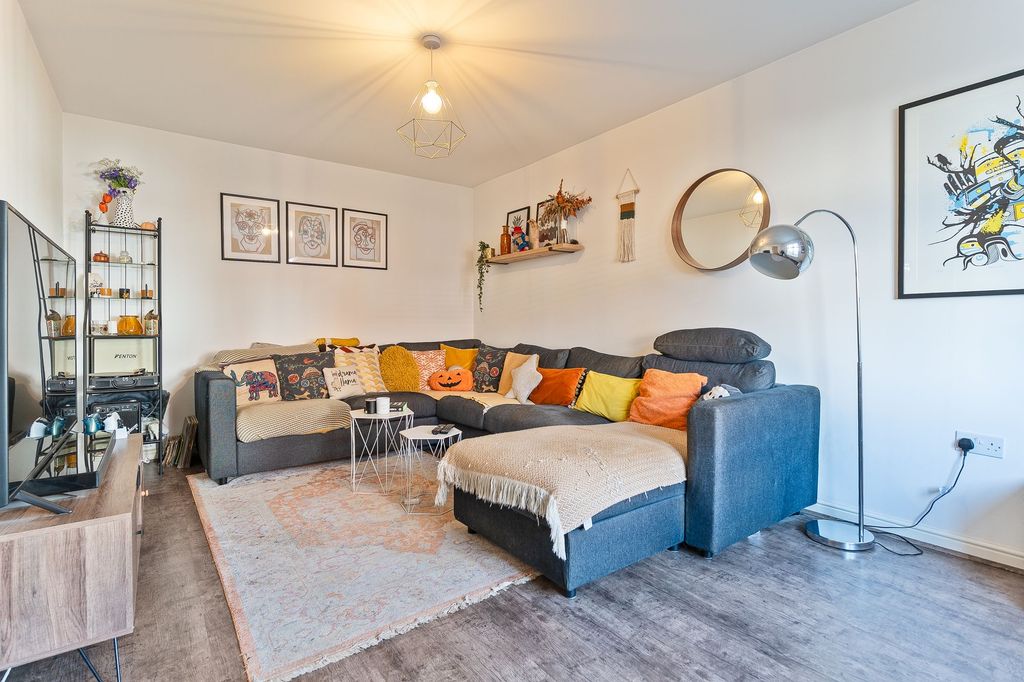 Property photo 3 of 20