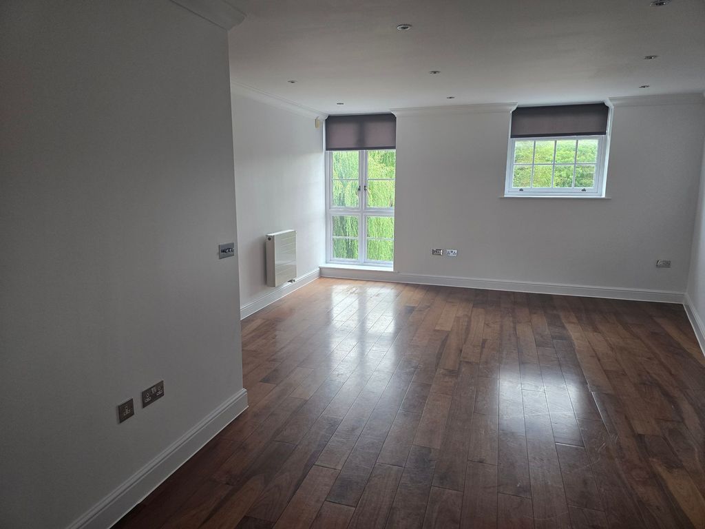 Property photo 3 of 7 Lounge