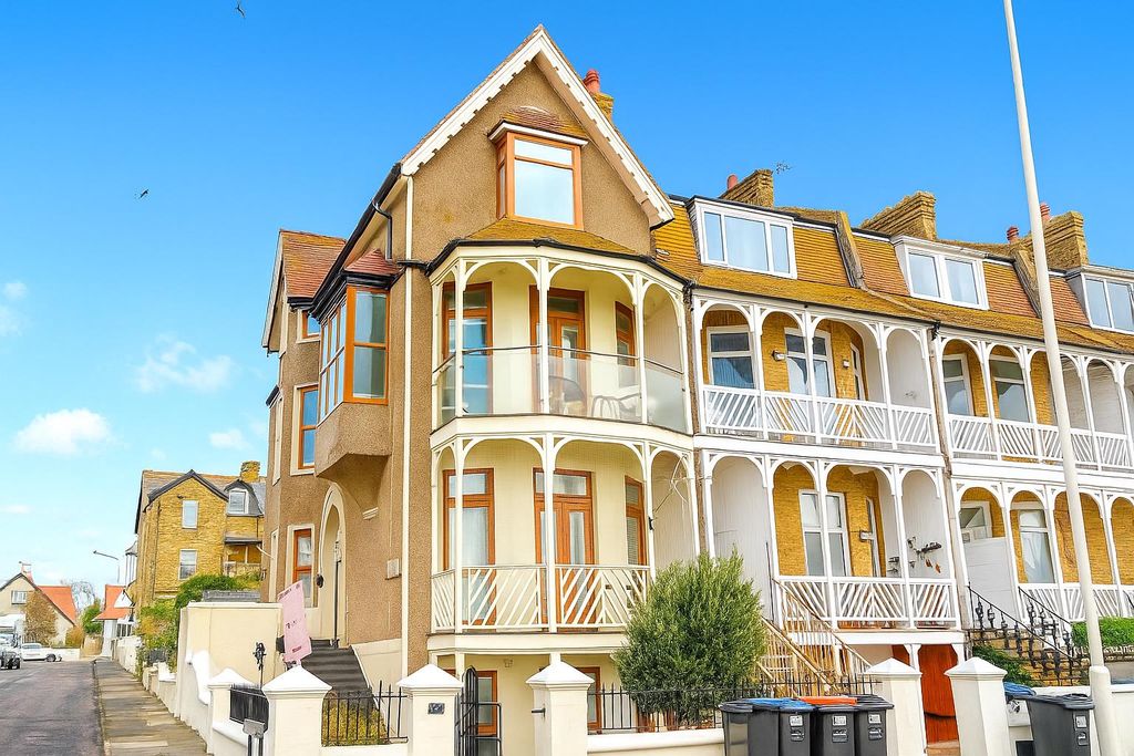 Property photo 2 of 19 Front.Png