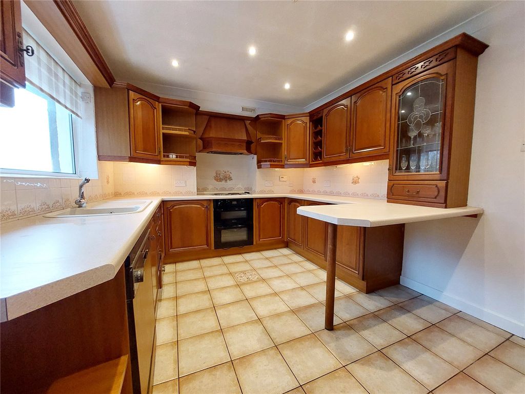 Property photo 3 of 19 Kitchen